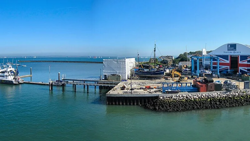 Doğu Cowes varış noktası fotoğrafı