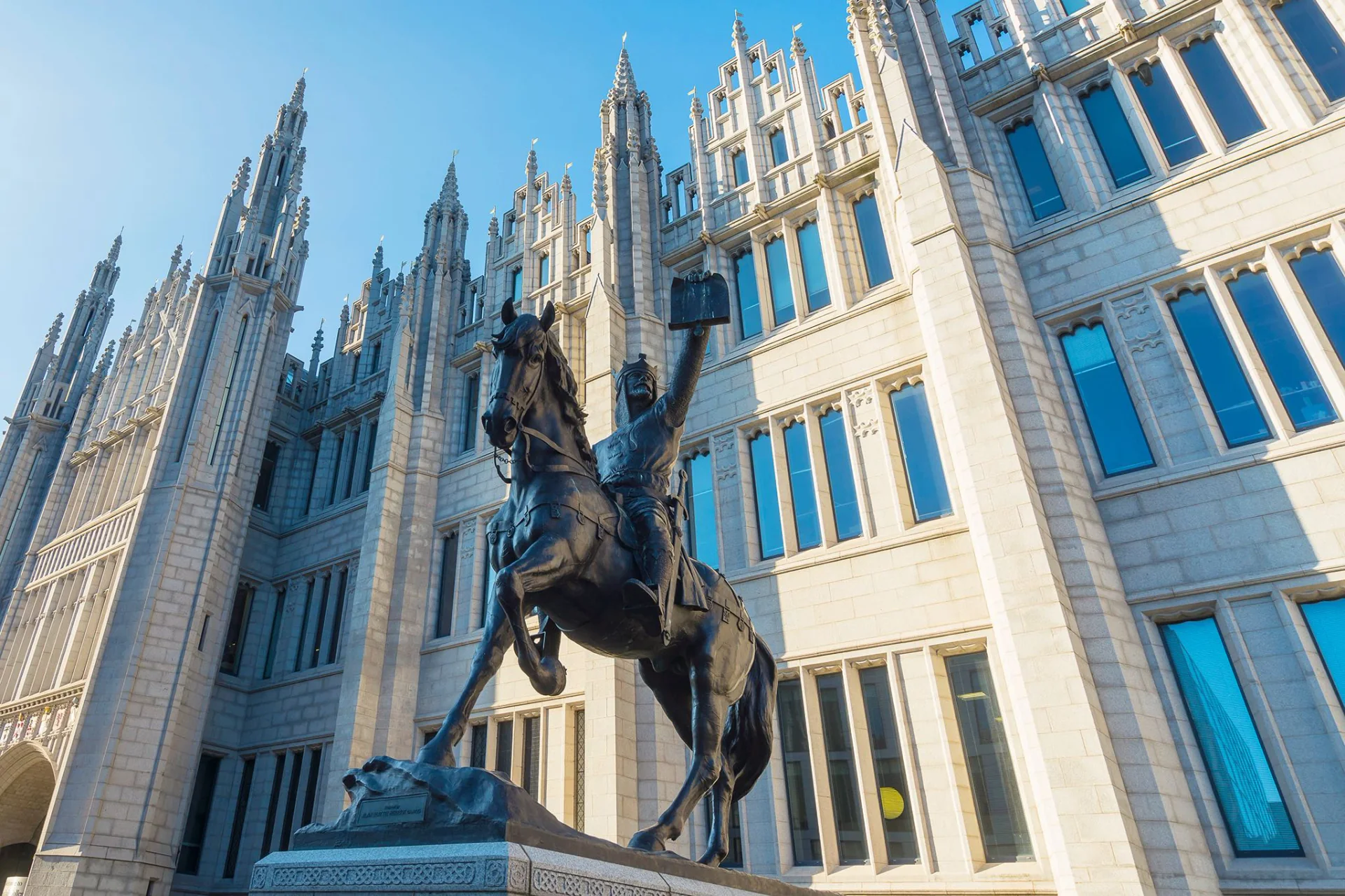 Aberdeen şehir merkezindeki Marischal College