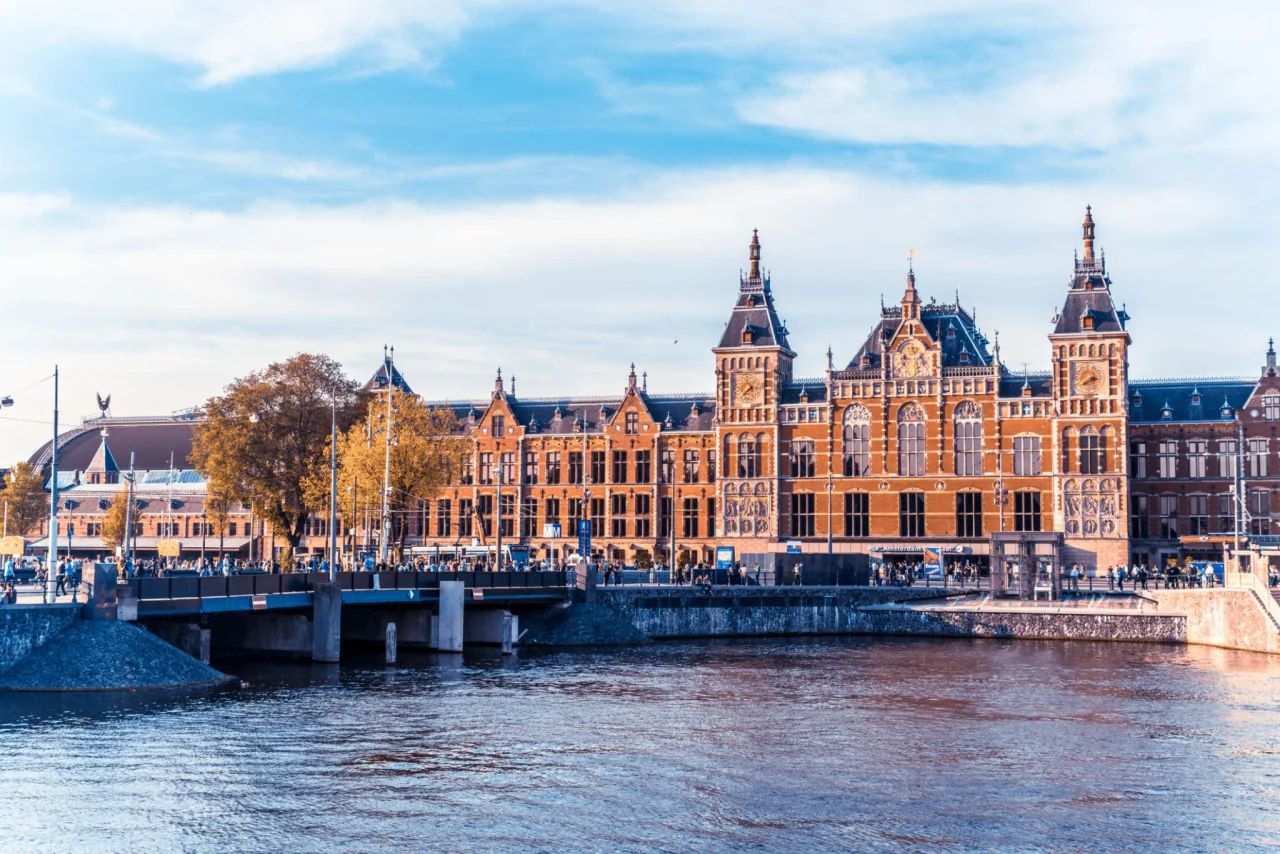 Amsterdam feribot varış noktası