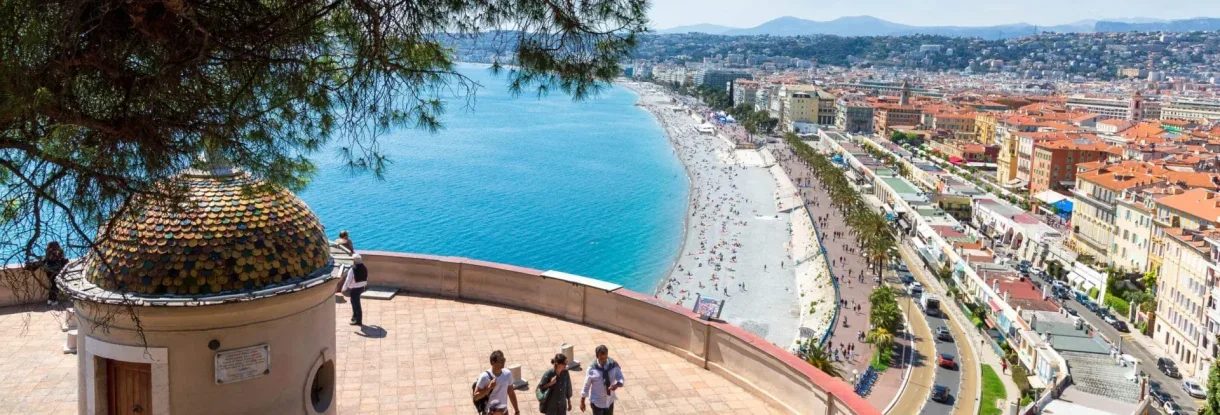 Nice Promenade des Anglais, eski şehir ve Fransız Rivierası'ndaki Akdeniz kıyısı
