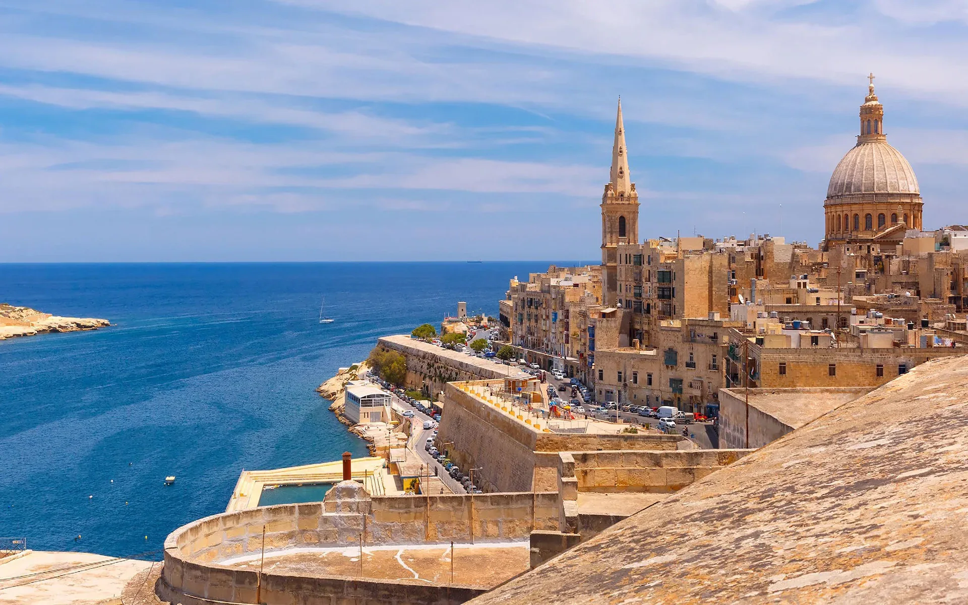 Valletta silüeti, Büyük Liman ve Malta'daki müstahkem sahil