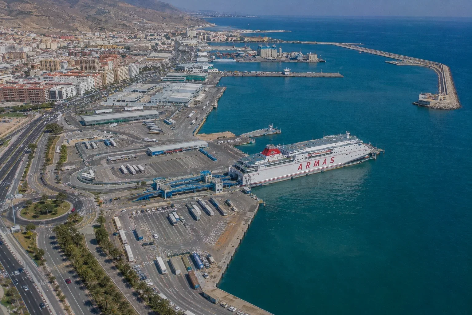 Yolcu feribot terminali ve Almería Limanı