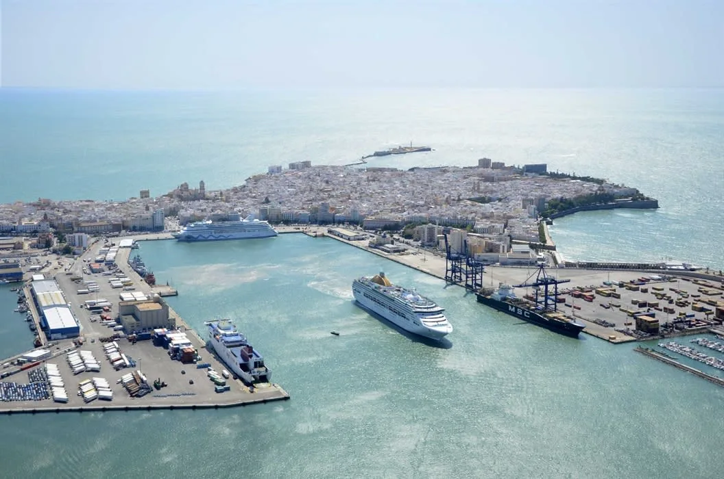 Cadiz feribot limanı