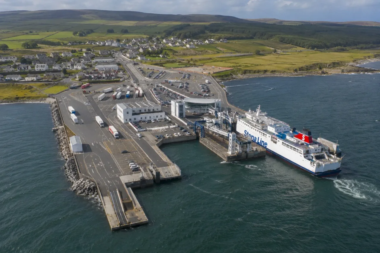 İskoçya'daki Loch Ryan'daki Cairnryan yolcu feribot terminali