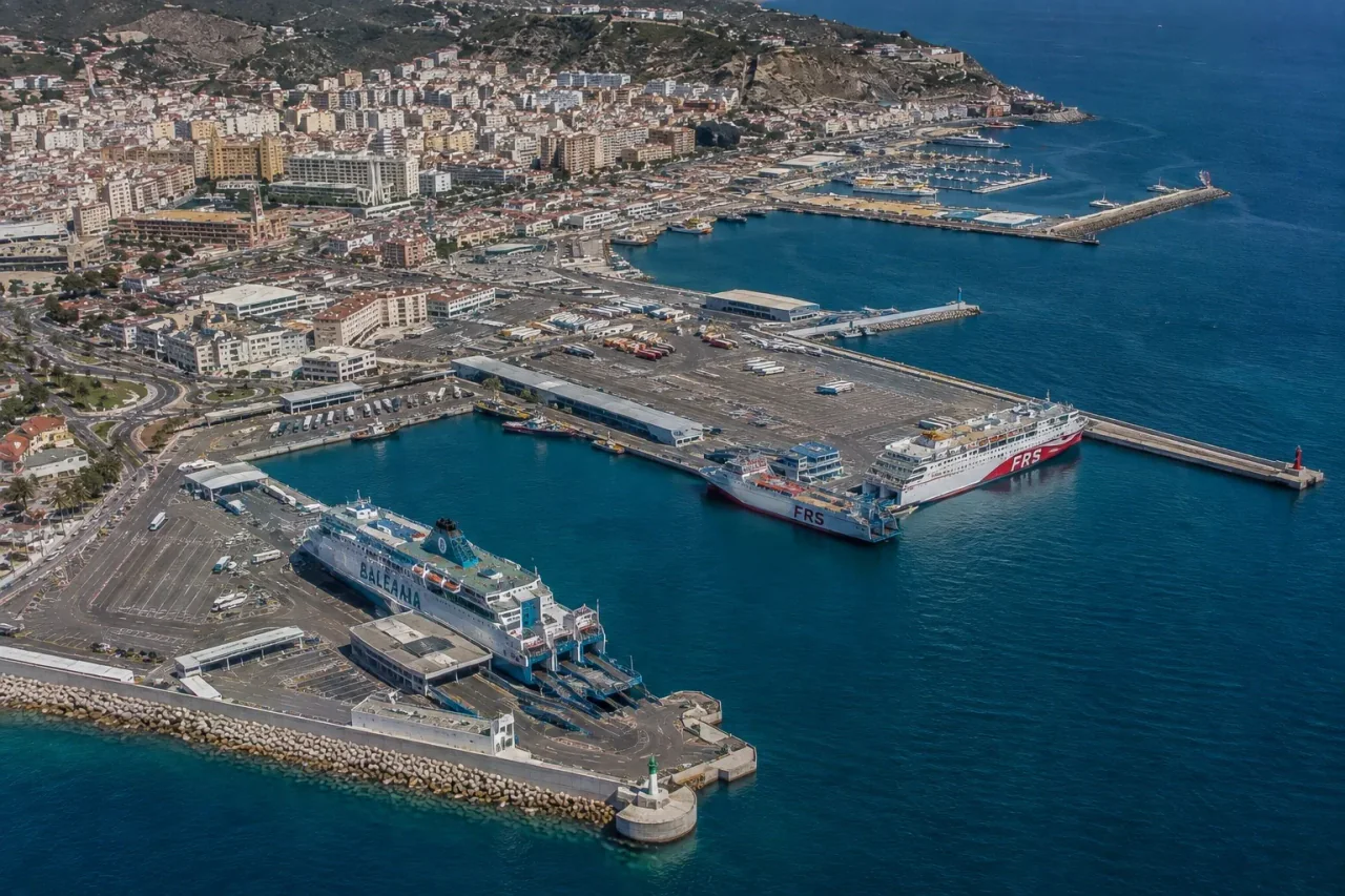 İspanya'nın Kuzey Afrika kıyısındaki Ceuta yolcu feribot limanı