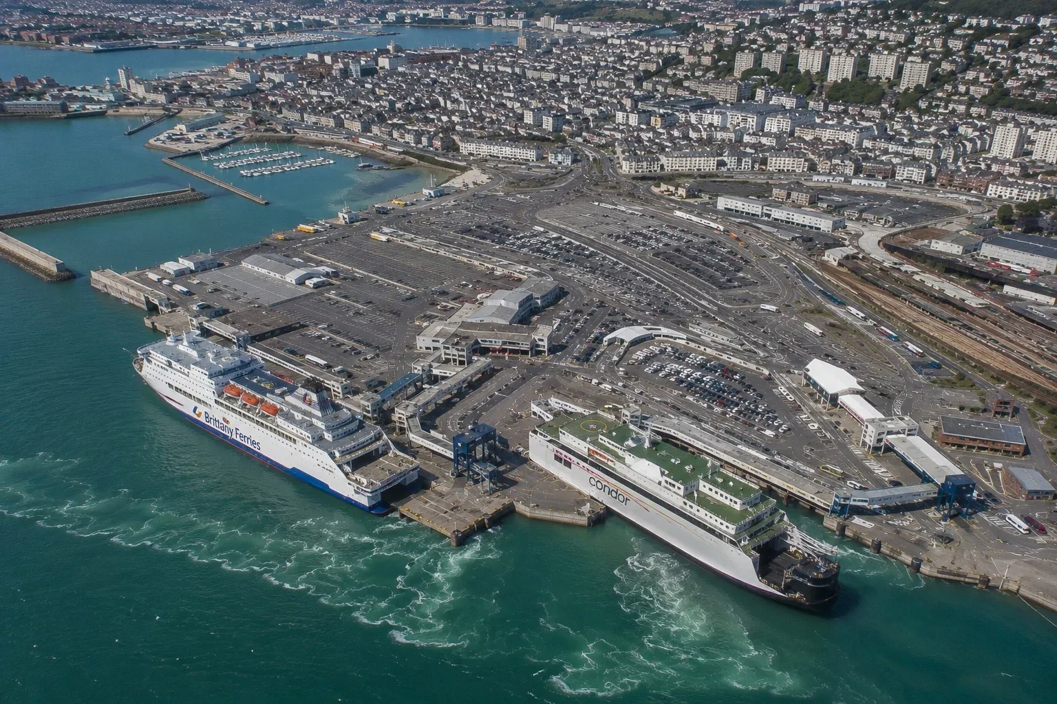 Normandiya'daki Cherbourg yolcu feribot terminali