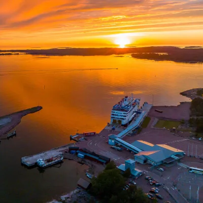 Åland'daki Eckerö Linjen feribotu ve limanı