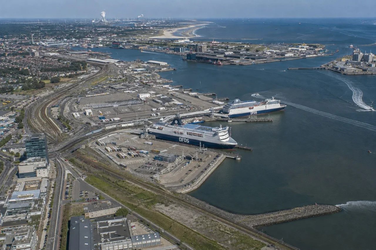 Hollanda'nın Kuzey Denizi kıyısındaki IJmuiden feribot limanı