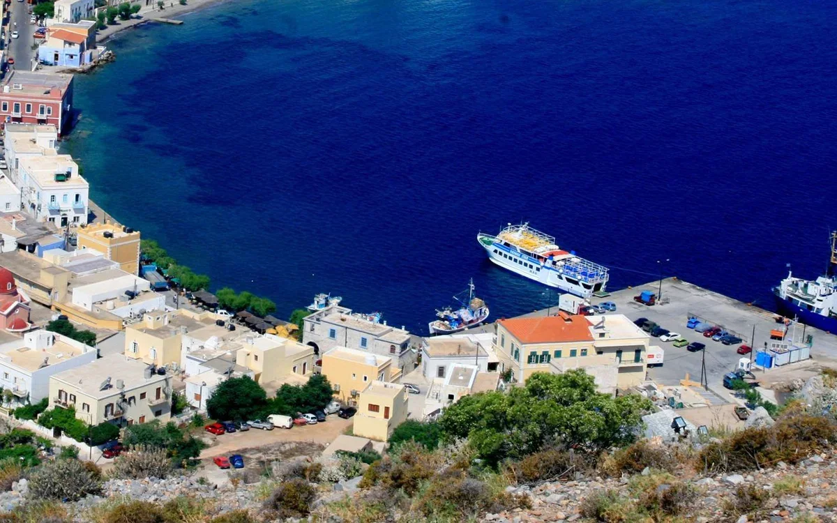 Leros limanı ve kıyı manzarası