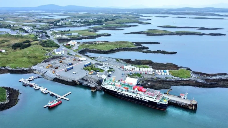 Lochmaddy feribot limanı Kuzey Uist