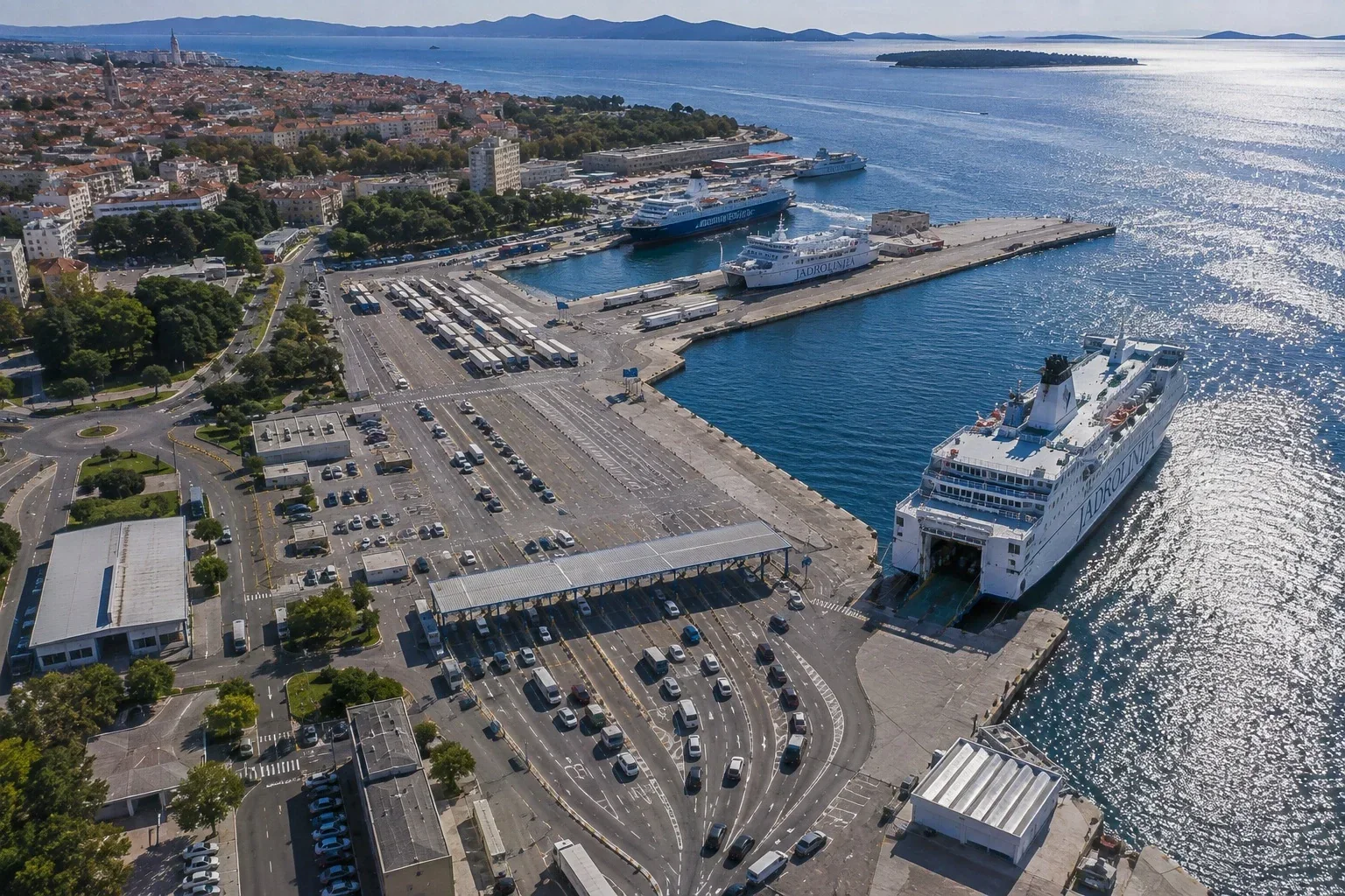 Hırvatistan kıyısındaki Zadar Gazenica feribot limanı
