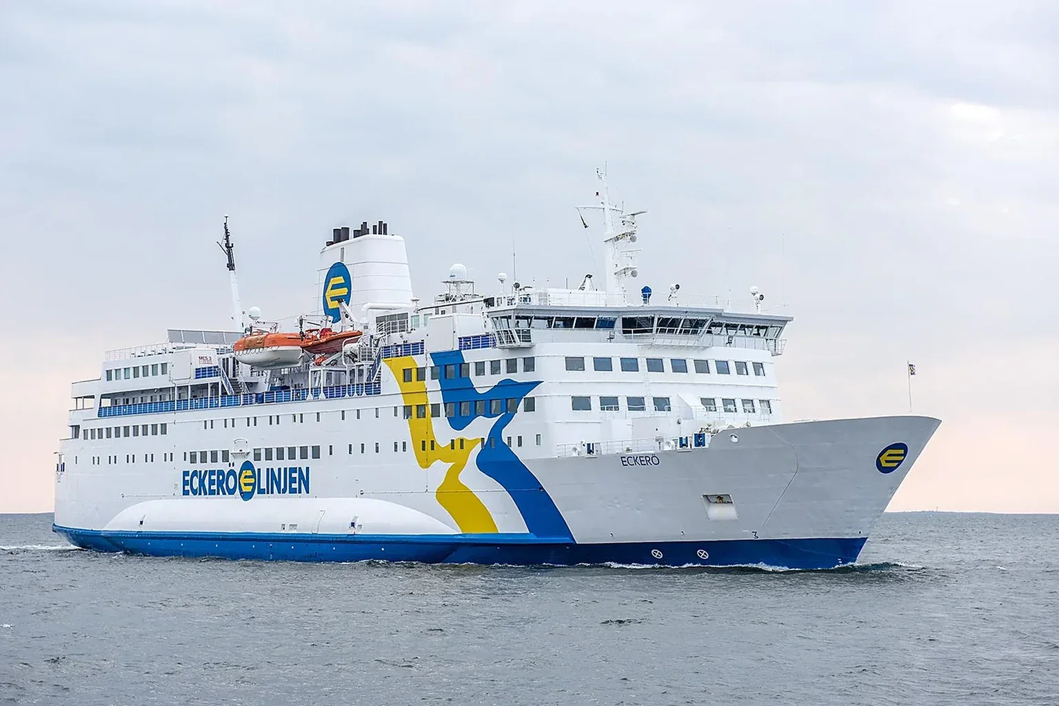 Åland Denizi'ndeki Eckerö Linjen yolcu ve araç feribotu