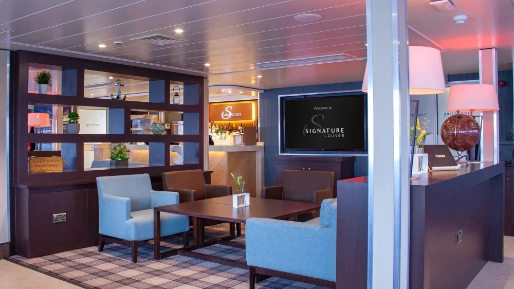 Red Funnel feribotunda Signature Lounge