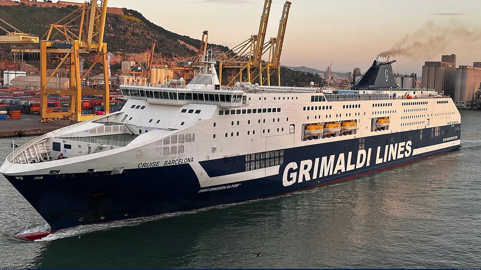 Grimaldi Lines yolcu feribotu