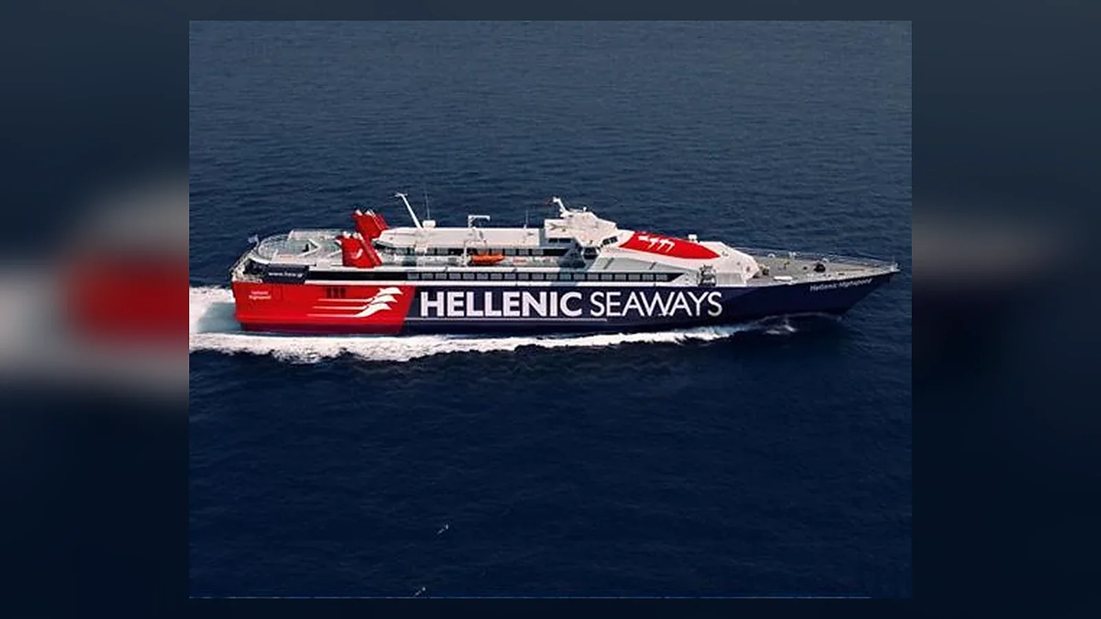 Pire'dan Agistri'e hizmet veren Hellenic Seaways feribotu