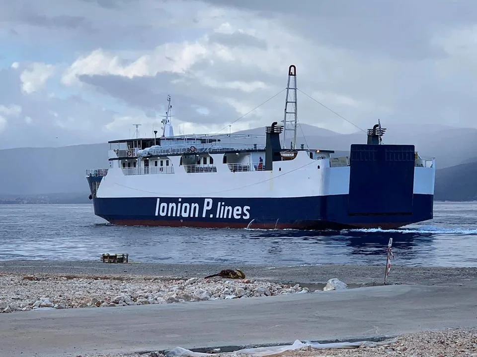 Lefkada ve Ithaca'a sefer yapan Ionion P. Lines feribotu