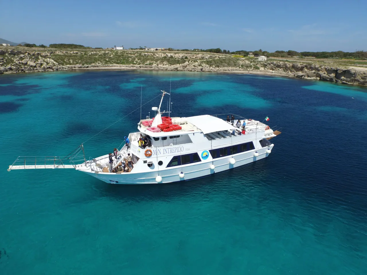 Torre Lines M/N Intrepido motorlu yolcu teknesi