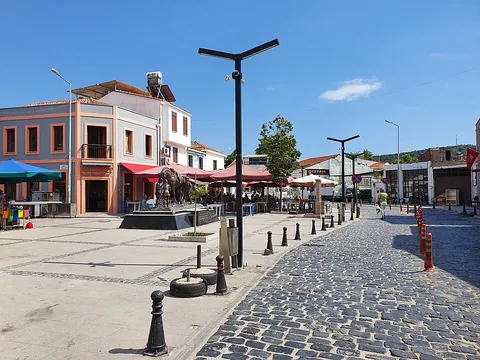 Ayvalık limanı ve kıyı manzarası