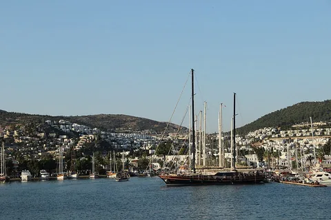 Bodrum limanı ve kıyı manzarası