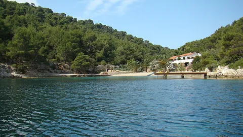 Hvar Vira yakınında Hvar sahil şeridi, Hırvatistan