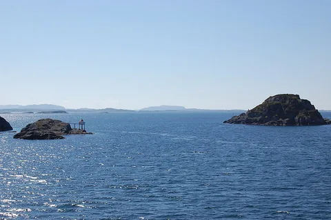 Krakhella yakınında Solund sahili, Norveç