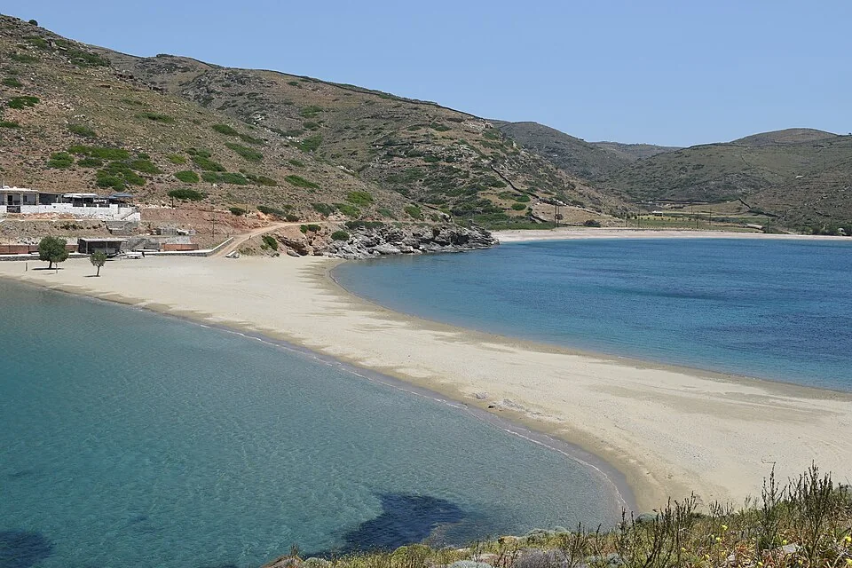 Kythnos kıyısı ve liman çevresi