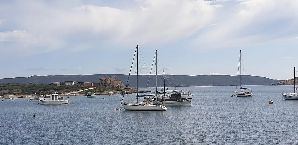 Lavrio kıyısı ve liman çevresi
