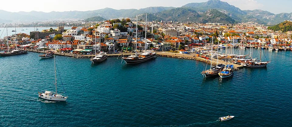 Marmaris kıyısı ve liman çevresi