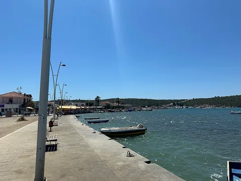Sığacık (Seferihisar) limanı ve kıyı manzarası