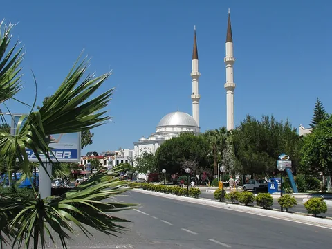 Turgutreis limanı ve kıyı manzarası